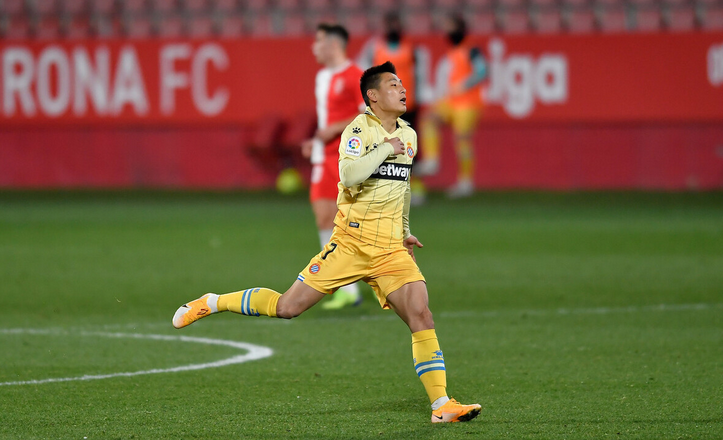 包含阿拉维斯客场遭遇重创，积分缩水的词条