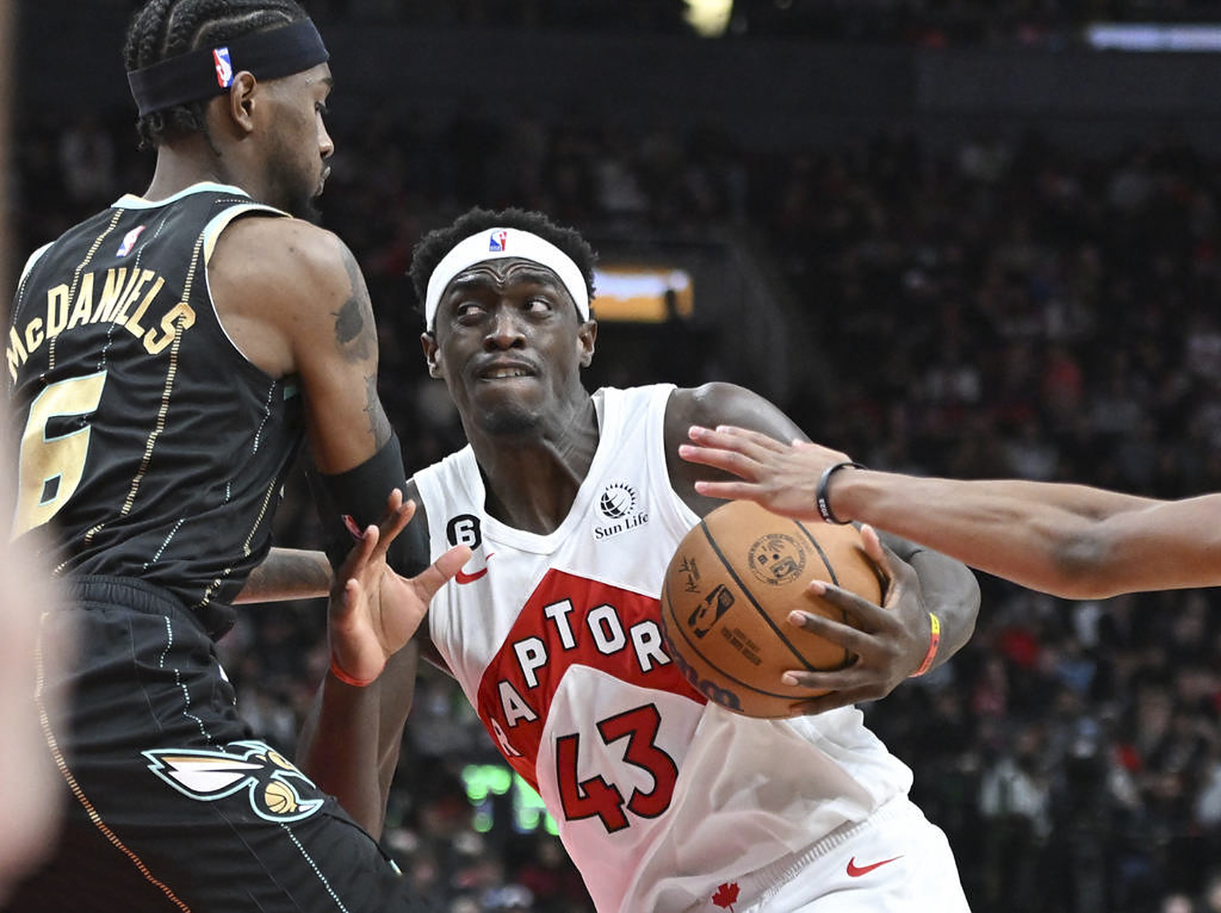 关于猛龙惨遭逆转失败，西亚卡姆努力仍不敌的信息