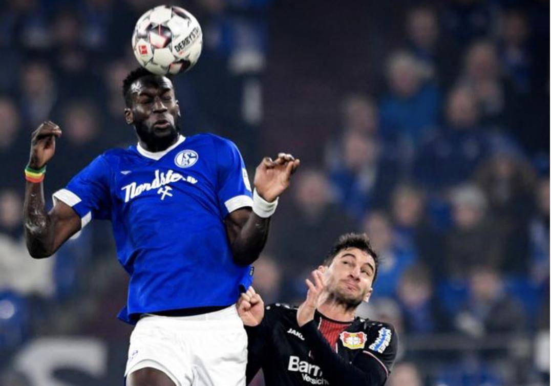 关于沙尔克客场告负，降级形势更为严峻的信息