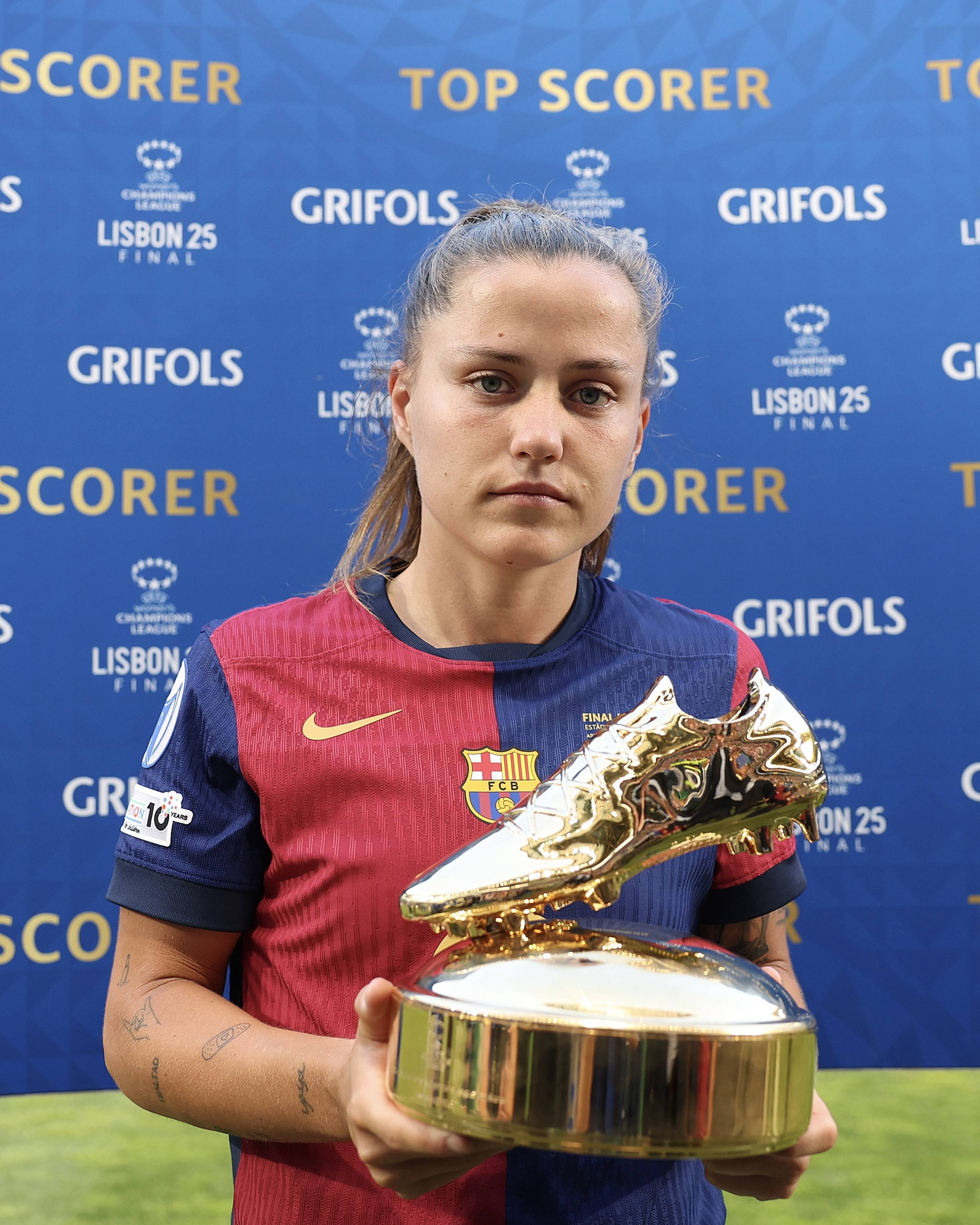 阿尔巴尼亚队员在女足联赛中脱颖而出