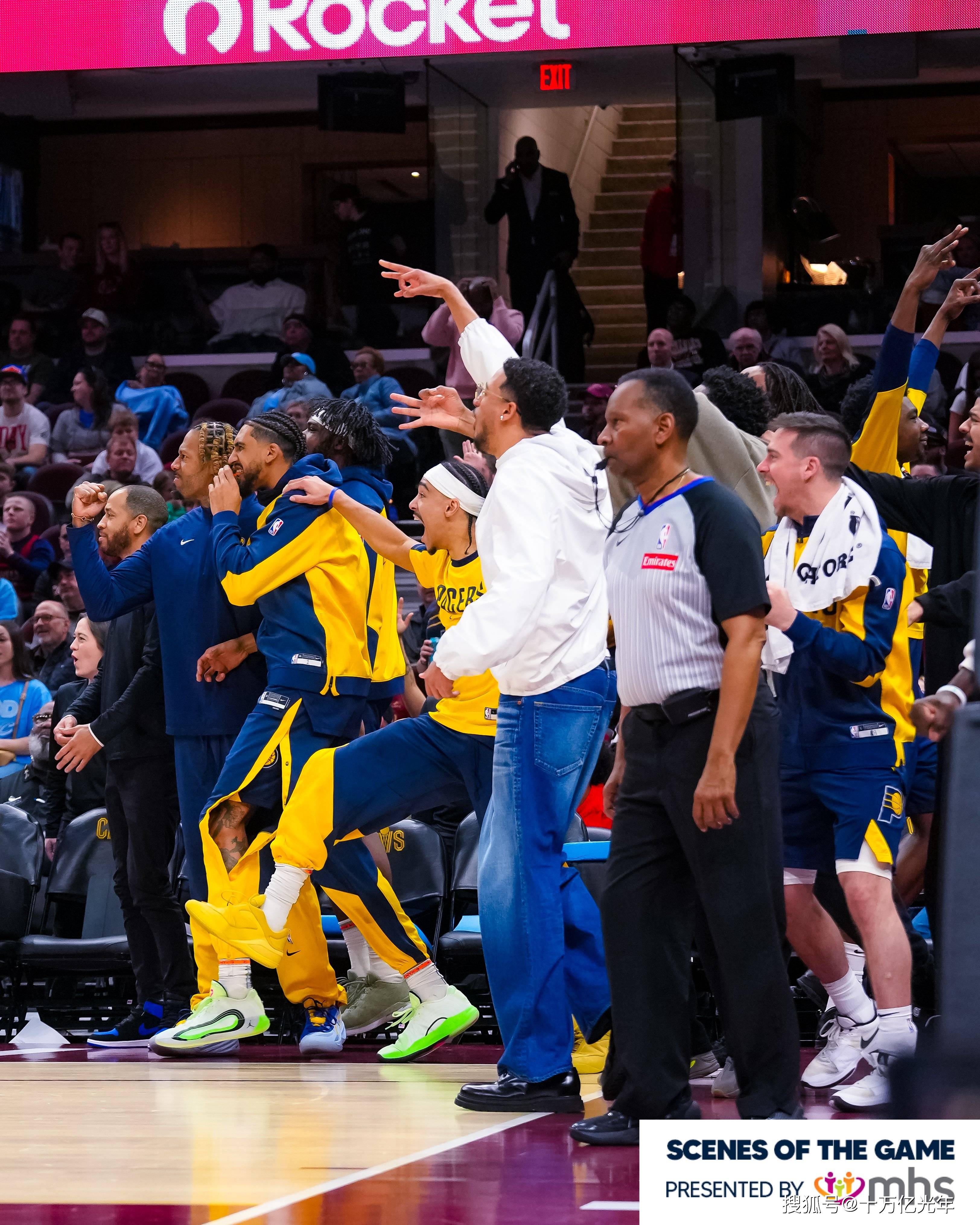 包含步行者队客场击败对手，实现三连胜的词条