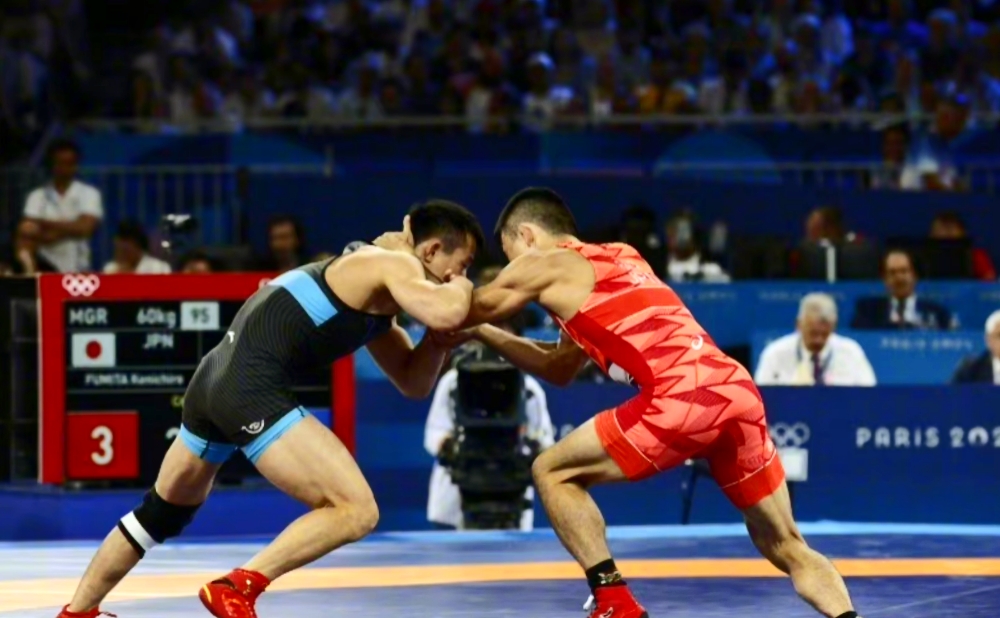 比拼技巧！运动员们在赛场上争先