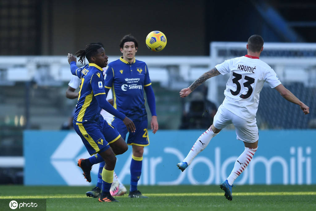 包含萨索洛惊险战胜对手，摆脱降级区的词条