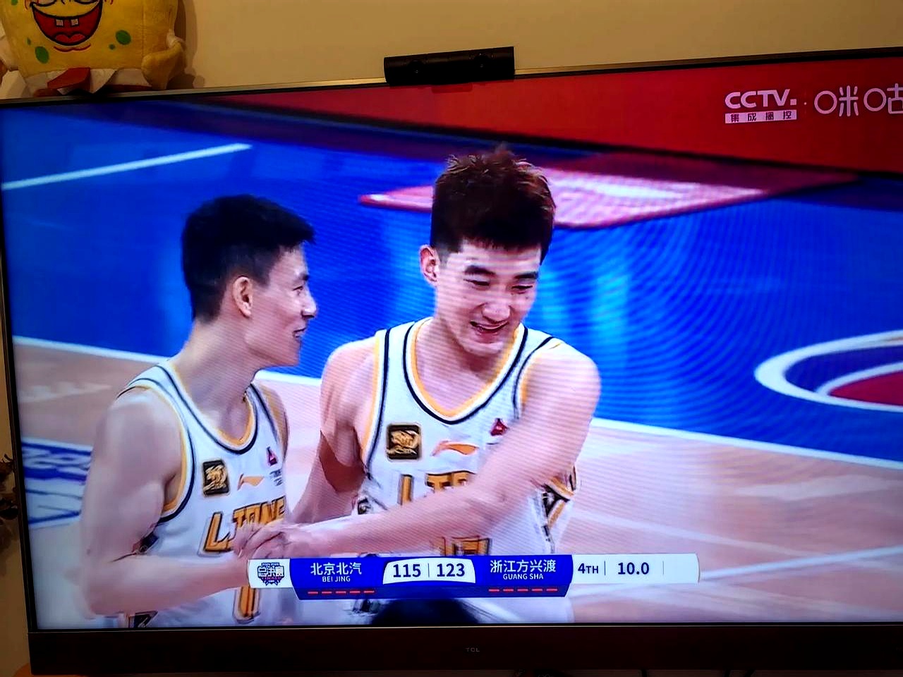 杭州男篮近来表现稳定,客场取胜继续领跑 杭州男篮近来表现稳定,客场取胜继续领跑