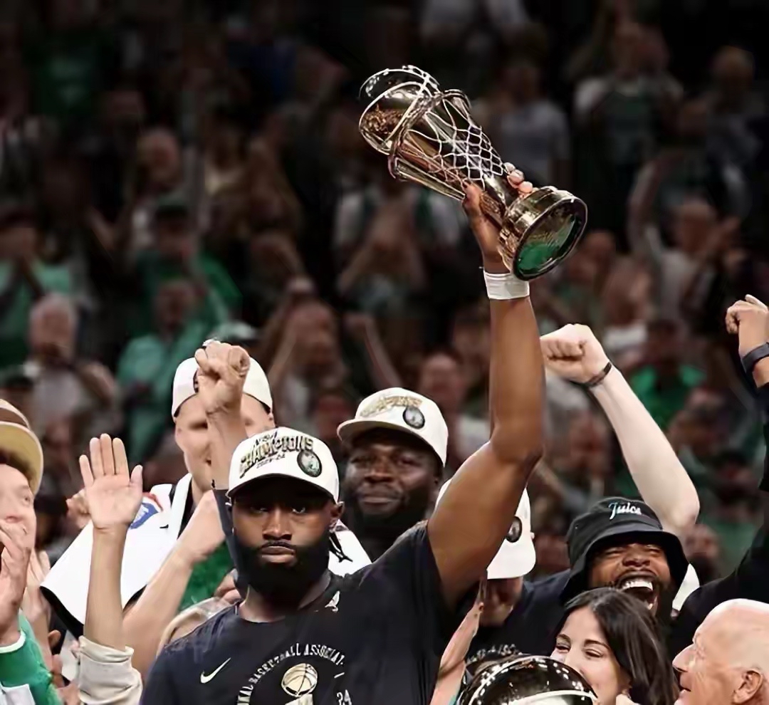 凯尔特人完胜马刺,范弗利特刷新纪录 凯尔特人完胜马刺,范弗利特刷新纪录