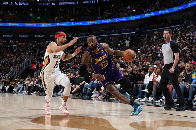 福建队鏖战湖人，麦科勒姆状态火热