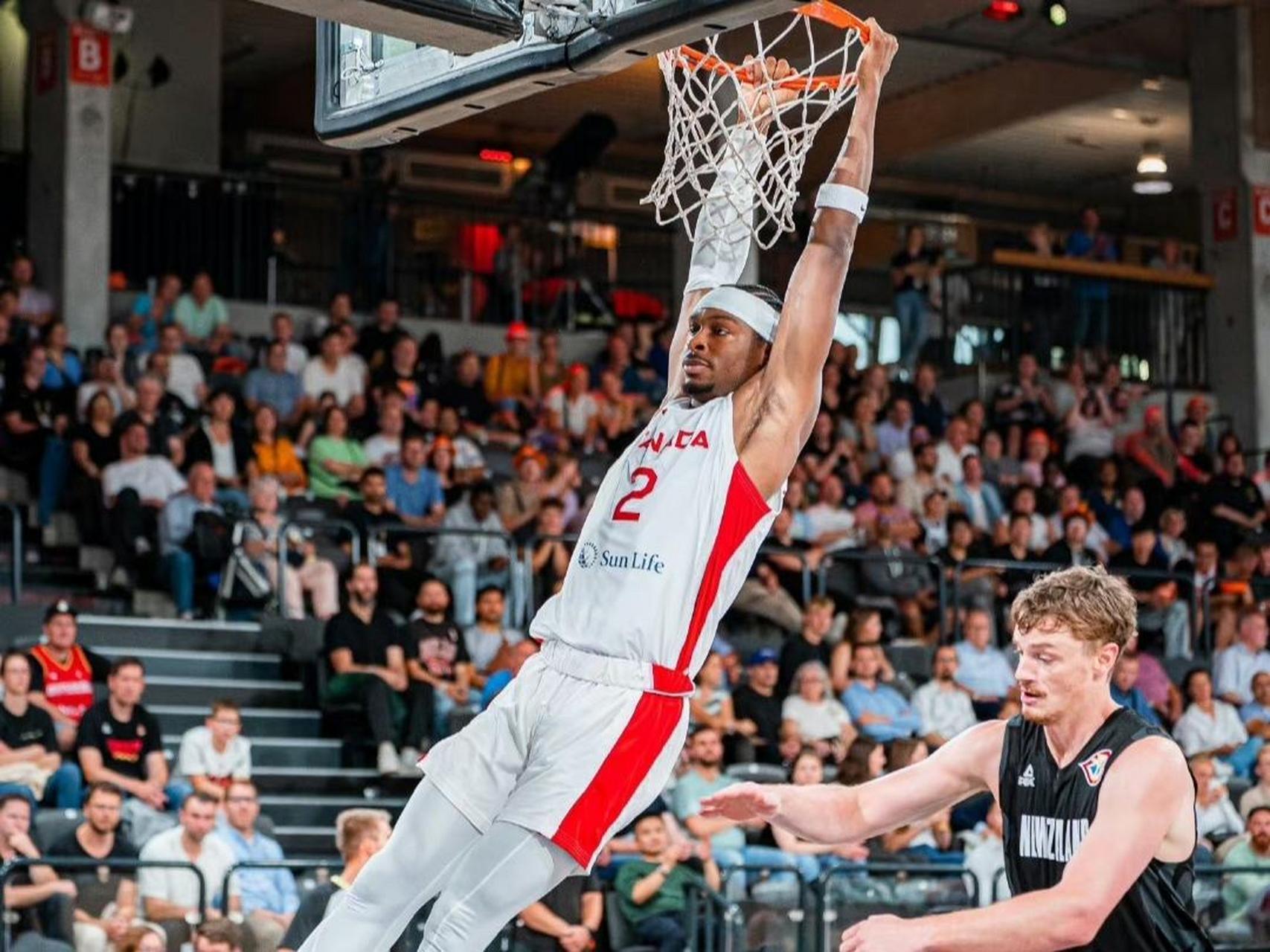 加拿大队在友谊赛中遭受失败