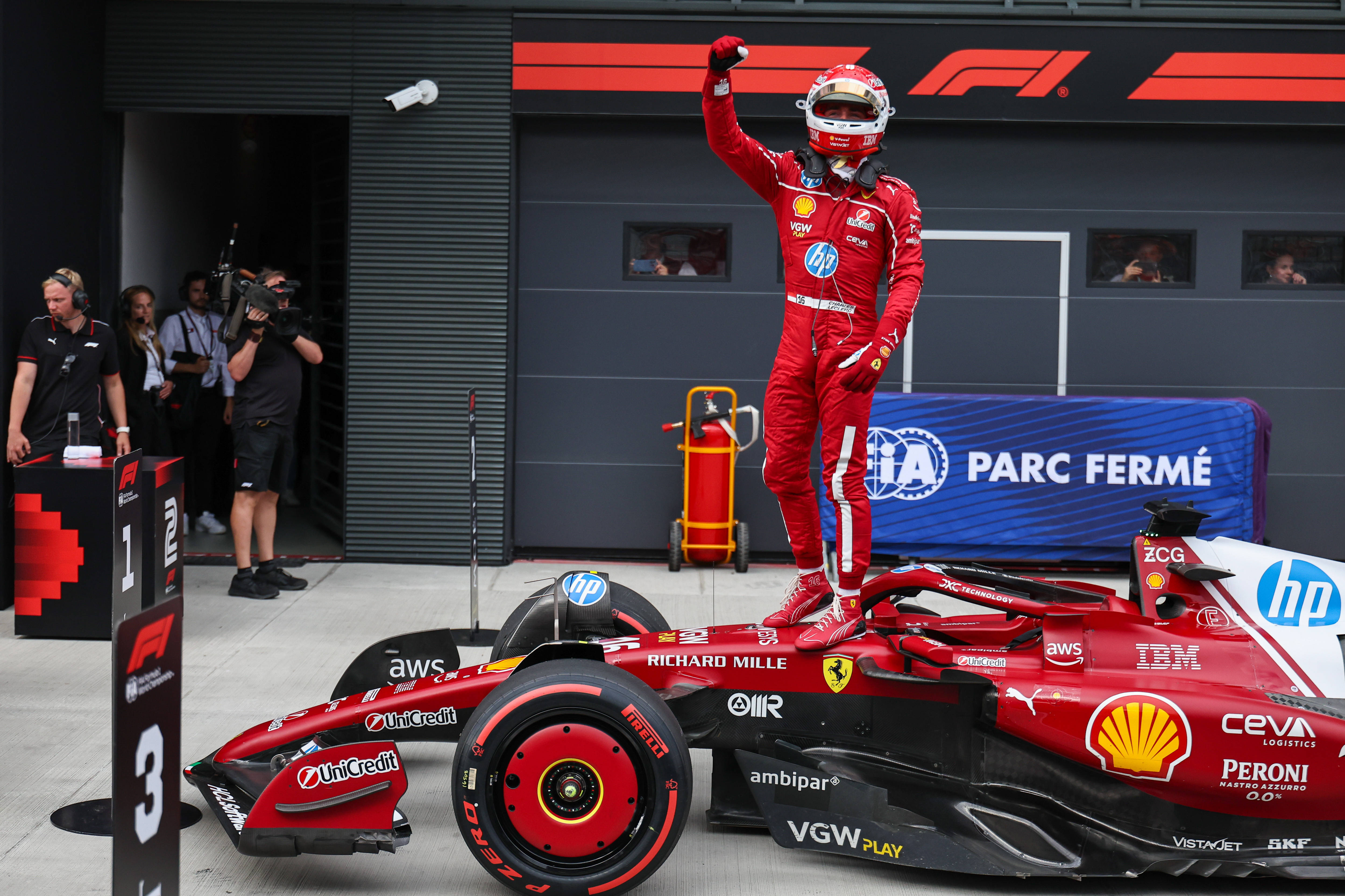 红牛车队横扫法拉利，拉塞尔关键制胜